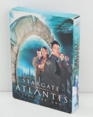 Stargate Atlantis. Stagione 1 Completa (Episodi 1-20) con n. 5 DVD in Italiano con Cofanetto in Cartoncino