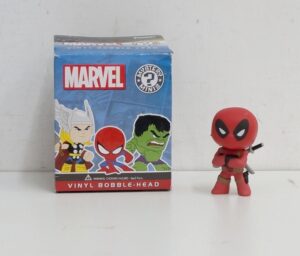 Funko Mystery Minis: Marvel DEADPOOL Vinyl Bobble-Head Action Figure. Funko