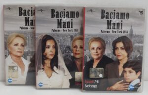 Baciamo le mani. Palermo-New York 1958. Stagione 1 Completa (Episodi 1-8) con n. 3 DVD in Italiano SENZA Cofanetto. Versione da edicola