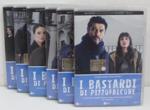 I bastardi di Pizzofalcone. Prima Stagione 1 Completa. (Episodi 1-6) con n. 6 DVD in Italiano. Versione da edicola