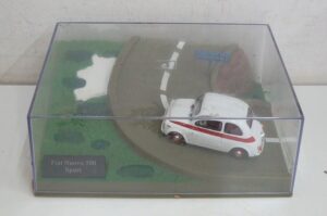 Diorama Fiat 500 – Fiat Nuova 500 Sport Bianca – Scala 1:43 - Hachette