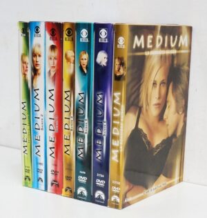 Medium. Saison 1-7 Complete. Cofanetti con n. 34 DVD Edizione Francia PAL Regione 2, Lingua Francese
