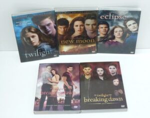 Twilight - Saga Completa 5 Custodie (7 DVD) con Slipcase - DVD in Italiano