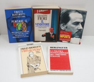 Lotto n. 5 Libri di Politica e Societa' di Autori Vari - Lotto come da immagine