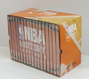 NBA HISTORY 1997-2013. Raccolta Completa. Cofanetto con n. 17 DVD in Italiano. Versione da edicola