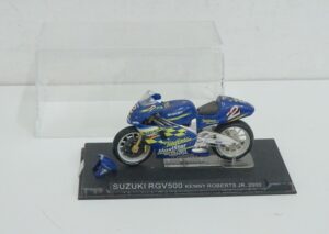 Suzuki RGV500 Kenny Roberts Jr. 2000. Modellino Moto Scala 1:24. Die Cast