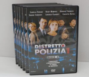 Distretto di polizia 1. Stagione 1 Completa (Episodi 1-24) (6 DVD) SENZA Cofanetto. Versione da edicola. DVD in Italiano