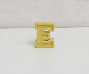 Gommina Lettera E (gialla) - Sorpresina Mulino Bianco - SENZA Libretto e Scatolina - Vintage anni '80-'90