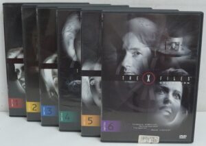 The X-Files Collection. Season One. Stagione 1 Completa (Episodi 1-23) (6 DVD). Versione da edicola. DVD in Italiano