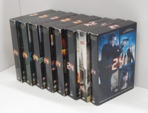 24 Kiefer Sutherland. Stagioni da 1 a 8 Complete con n. 53 DVD in Italiano con Cofanetti