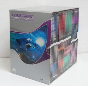 Star Trek The Next Generation TNG - Stagioni 1-4 Complete (27 DVD) (Episodi 100) con Cofanetto - Versione da edicola - DVD in Italiano