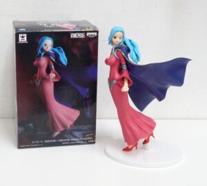 One Piece - Nefeltari Vivi (Nefertari Bibi) con Mantello viola. Creator X Action Figure cm 18. Banpresto