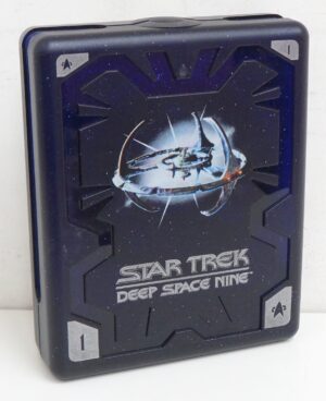 Star Trek Deep Space Nine - Stagione 1 Completa (6 DVD) (Episodi 1-20) con Cofanetto Capsule Box - DVD in Italiano