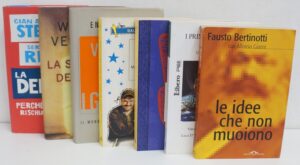 Lotto n. 7 Libri di Politica e Societa' di Autori Vari. Lotto come da immagine