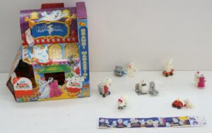Kinder Sorpresa - Fantasmini ai Grandi Magazzini - Playset in cartoncino + 7 sorpresine - 2001 Ferrero
