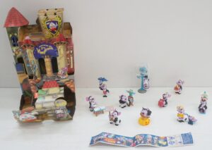 Kinder Sorpresa: Vampirelli con Playset in cartoncino. Collezione anno 2000 COMPLETA. Ferrero