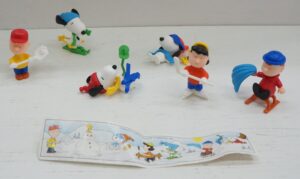 Kinder Sorpresa: Peanuts Snoopy n. 6 sorpresine con Scatola. Collezione anno 2000 NON COMPLETA. Ferrero