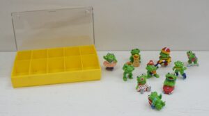 Kinder Sorpresa: Ranopla' n. 10 sorpresine con Scatola. Composizione come da foto. Collezione anno 1993. Ferrero