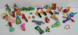 Kinder Sorpresa: Lotto n. 35 sorpresine (Tipo 2). Composizione come da foto. Ferrero