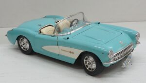 Chevrolet Corvette 1957. Modellino Auto Die Cast Scala 1:18. Burago