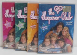 The Sleepover Club. Prima Stagione 1 Completa. (Episodi 1-26) con n. 4 DVD in Italiano. Versione da edicola