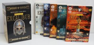 Excalibur di Bernard Cornwell. Saga Completa Cofanetto con n. 5 volumi  ed. Oscar Mondadori