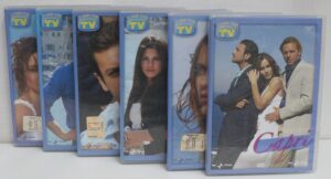 Capri. Prima Stagione 1 Completa. (Episodi 1-12) con n. 6 DVD in Italiano. Versione da edicola