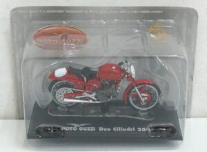 Moto Guzzi Due Cilindri 250. Modellino Moto Scala 1:24 Die Cast. Versione da edicola. Hachette