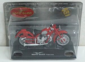 Moto Guzzi Falcone. Modellino Moto Scala 1:24 Die Cast. Versione da edicola. Hachette