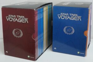 Star Trek Voyager. Serie Completa Stagioni da 1 a 7 (Episodi 172) (46 DVD) con Cofanetti. Versione da edicola. DVD in Italiano