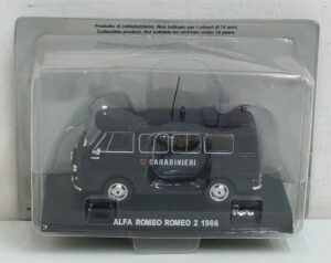 Carabinieri Alfa Romeo Romeo 2 - 1966. Modellino Die Cast Scala 1:43. De Agostini