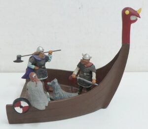 Prua di nave Vichinga - Diorama Completo e Danneggiato - Storia e Miniature del Medioevo - Hobby & Work
