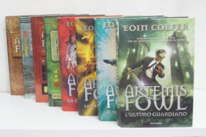 Artemis Fowl - Saga Completa (8 volumi) di Eoin Colfer ed. Mondadori