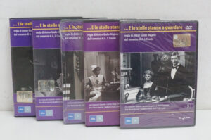 E le stelle stanno a guardare - Miniserie Completa (Episodi 1-9) (5 DVD) SENZA Cofanetto - Versione da edicola - DVD in Italiano