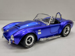 Shelby Cobra 427 S/C Shelby Collectibles SC125 1:18 Modellino Model car