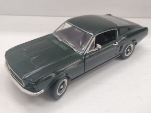Ford Mustang GT ERTL 33118 Steve McQueen 1968 Bullitt Green 1:18 Modellino Model car Verde