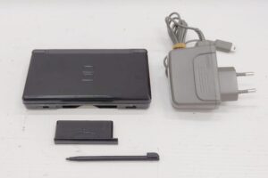 Console Nintendo DS Lite nera con Caricatore e Pennino - FUNZIONANTE