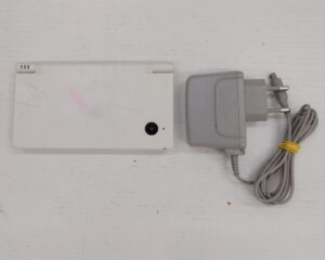 Console Nintendo DS bianca con Caricatore - FUNZIONANTE