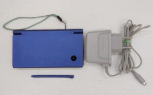 Console Nintendo DS blu con Caricatore e Pennino - FUNZIONANTE