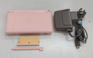 Console Nintendo DS Lite rosa con Caricatore e Pennino - NON FUNZIONANTE