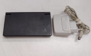 Console Nintendo DS nera con Caricatore - NON FUNZIONANTE