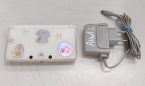 Console Nintendo 3DS bianca con Caricatore - NON FUNZIONANTE