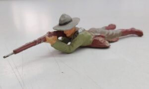 Cowboy sdraiato con fucile Elastolin - Figura in Pasta 4 cm - Vintage anni '30-'40 Masse Figur Vorkrieg