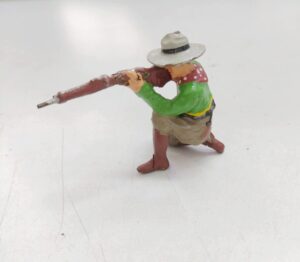 Cowboy inginocchiato che spara - Probabile Lineol Figura in Pasta 6 cm - Vintage anni '30-'40 Masse Figur Vorkrieg