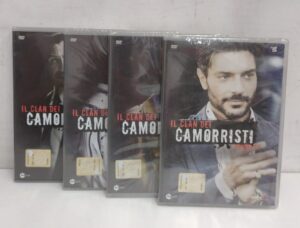 Il clan dei Camorristi - Stagione 1 Completa (4 DVD) (Episodi 1-8) SENZA Cofanetto - Versione da Edicola - DVD in Italiano