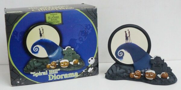 NIGHTMARE-BEFORE-CHRISTMAS-Spiral-Hill-Diorama-Neca-Action-Figure-113450978760
