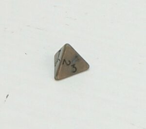 DADO da Gioco a 4 facce (Piramide) in METALLO cm 1,4 per Lato
