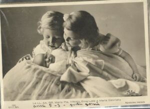 CARTOLINA PRINCIPI VITTORIO EMANUELE MARIA PIA E GABRIELLA (viaggiata) Mod.24