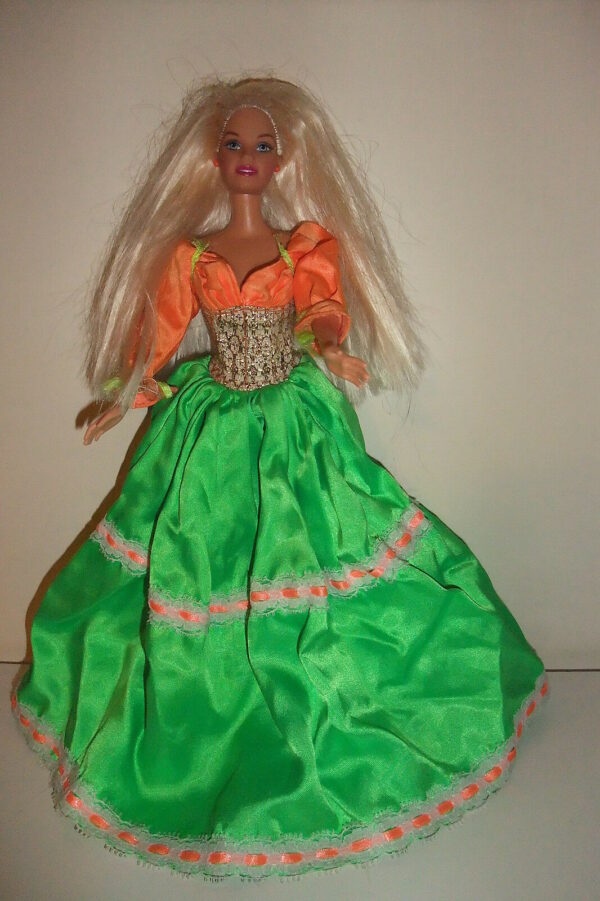 BARBIE-con-vestito-verde-DOLL-cod-B34-111013318433