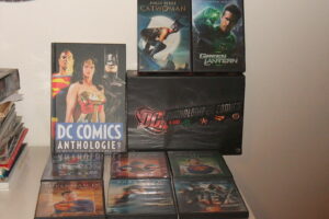 DC COMICS 8 DVD + DC ANTHOLOGIE volume cartonato FRANCESE IN BOX in cofanetto